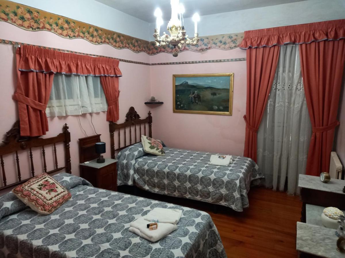 El Bordon De La Casa Batallon Sarria Dış mekan fotoğraf